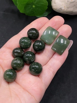 F35180291 翡翠珠子+挂件一手走
