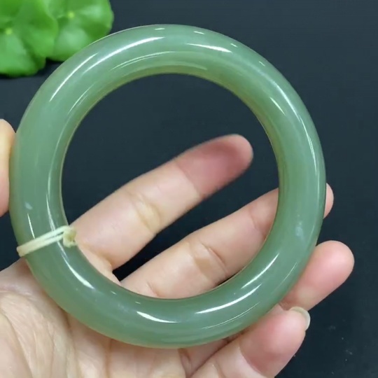 H27061502 Hetian Jade Round Bangle, Size 55.8, Total Weight Approx. 71.9g