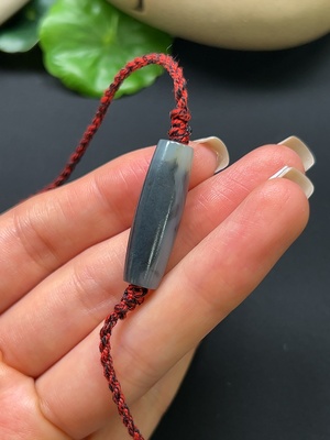 H46529662 和田玉桶珠挂件 含其他矿物成分 总重约5.66g 含绳