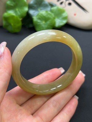 H41917338 和田玉正圈手镯 圈口53.6mm 总重约52.6g