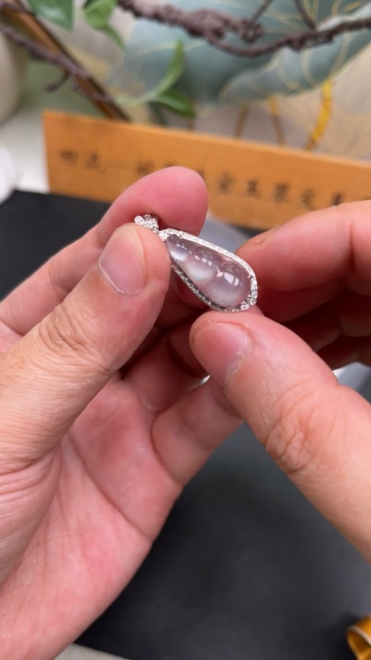 F34997848 Jadeite Inlaid Fu Dou Pendant with 18k Gold and Diamond Accents, Total Weight Approximately 2.45g