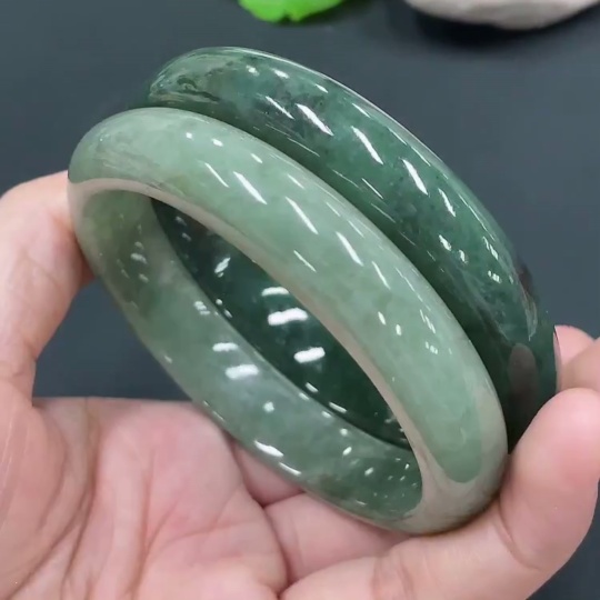 F23584877 Jadeite Round Bangle Size 56.6/56.3 Sell as a Lot