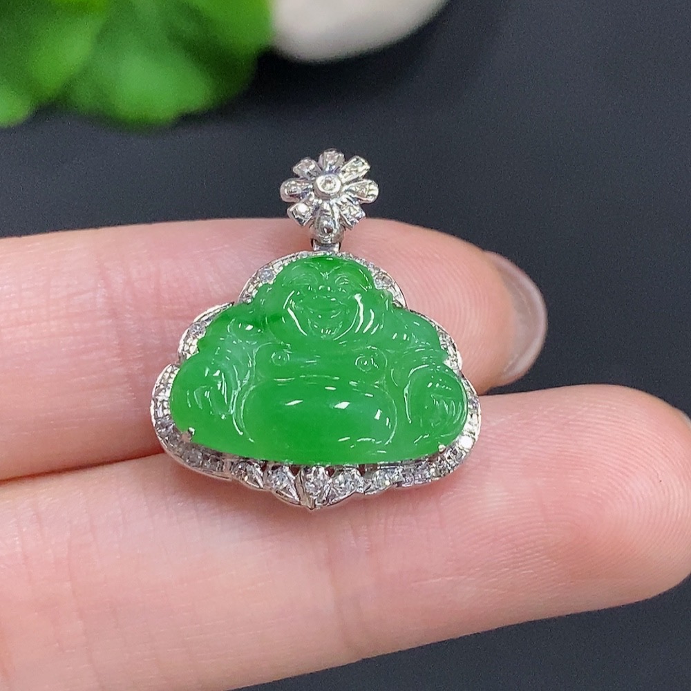 F35124895 Jadeite Buddha Pendant with 18K Gold Setting, Total Weight Approx. 2.7g (Diamond Accented)