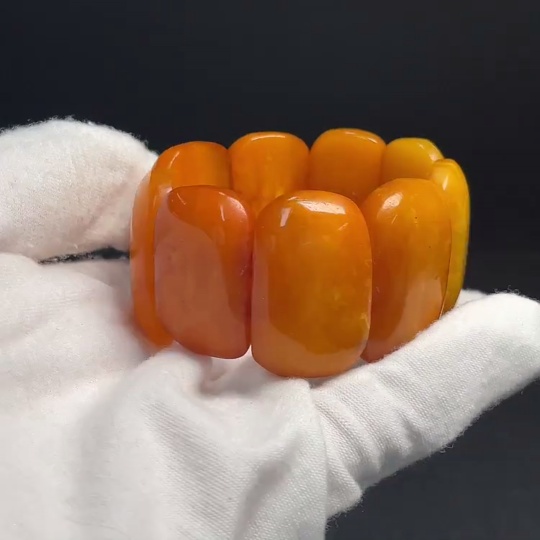 C33924089 Amber Beeswax Bracelet, Total Weight Approx. 35.31g, Size About 32.7mm