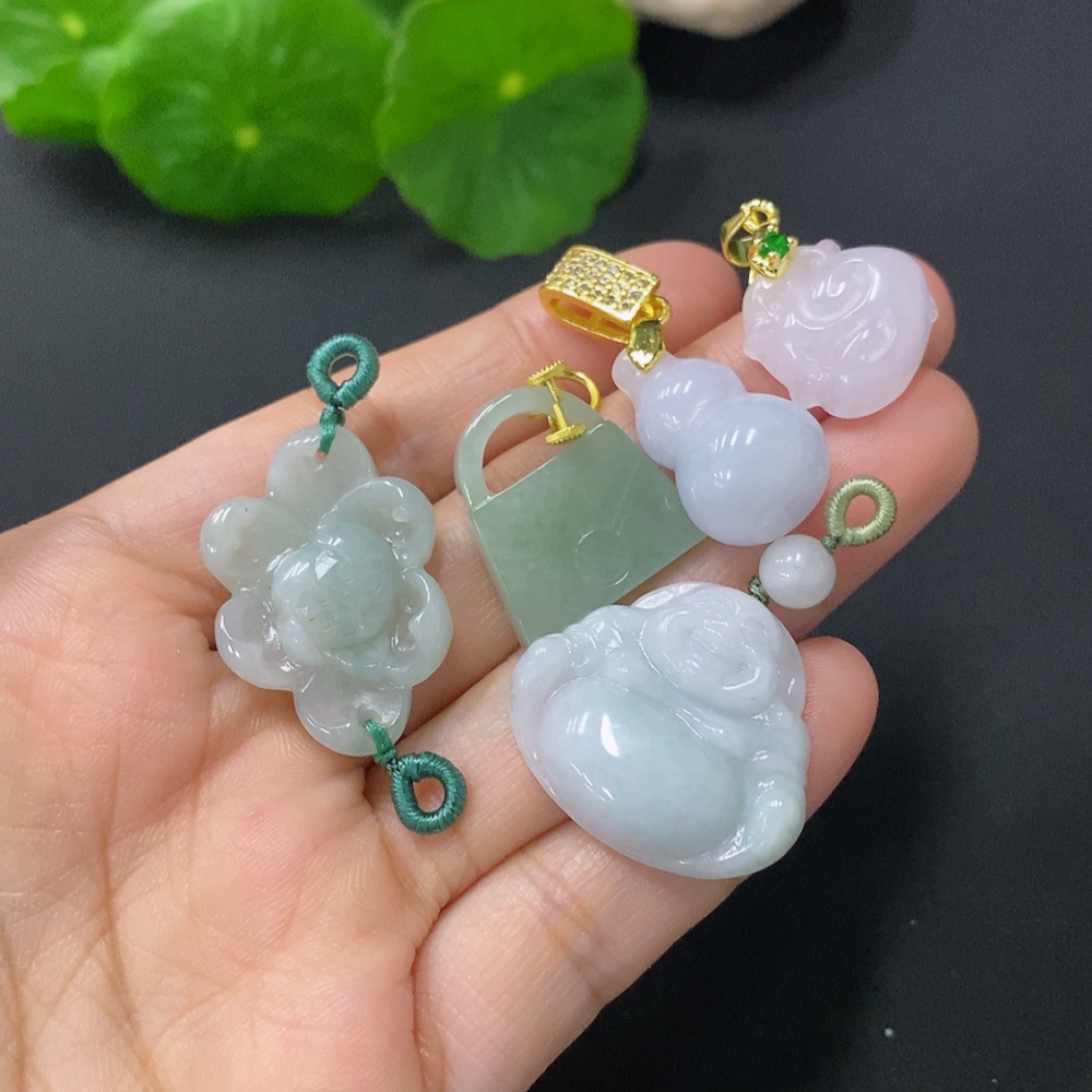 F30523894 Jadeite Pendant Sell as a Lot No Gold