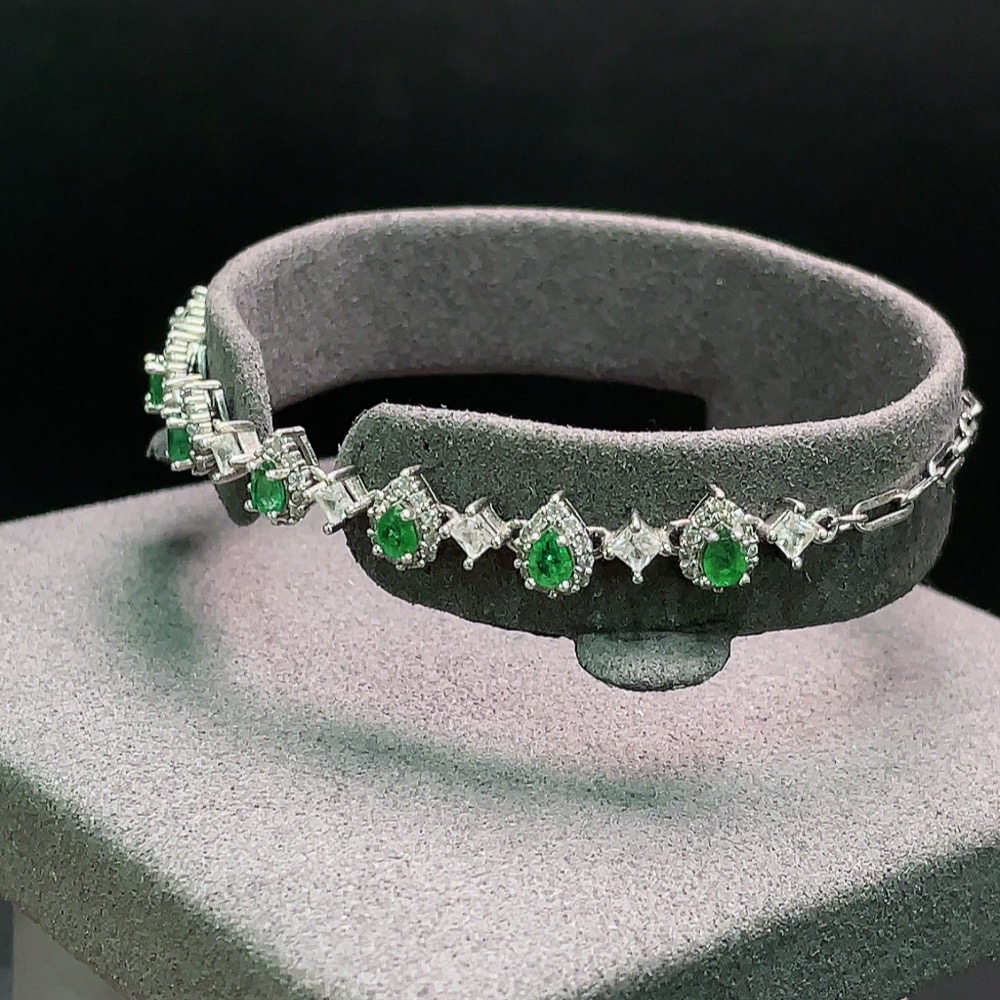 C33923339 Emerald Bracelet Non-Gold Clarity Enhancement Total Weight Approx. 5.08g