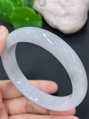 F41934881 翡翠正圈手镯  货品总重约50.38g 55.8圈口