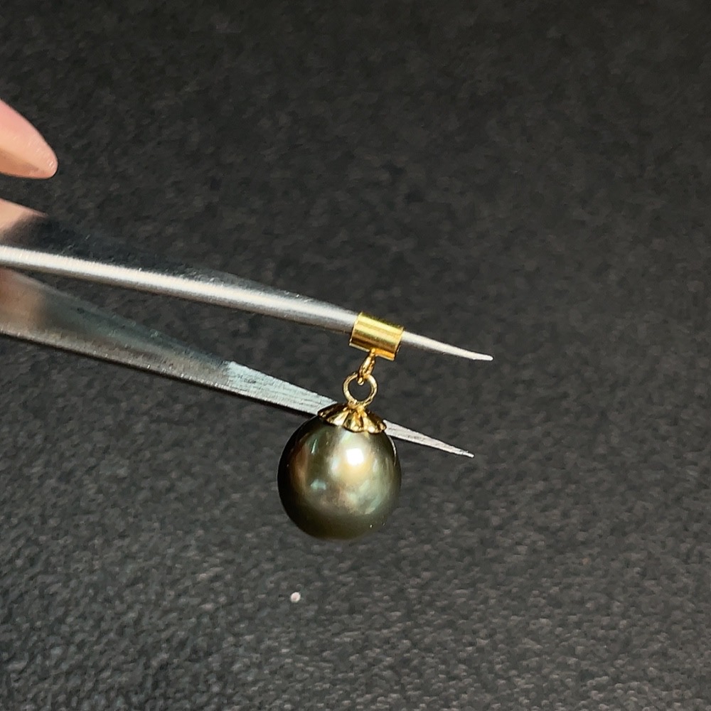 C33920572 Seawater Pearl Pendant Unmarked Surface Gold Content 47% Total Weight Approx. 1.89g Size Approx. 10.3mm