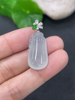 F46551638 翡翠福瓜挂件 18k金扣头 非钻 货品总重约3.54g