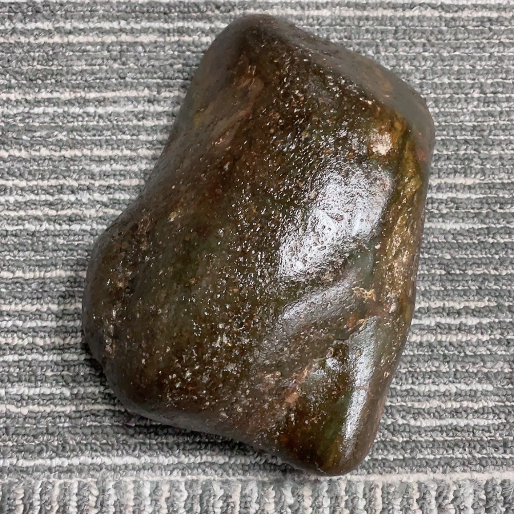 H28210350 Hetian Jade Total weight approx. 3.63kg Undetermined skin color formation Contains other natural mineral components