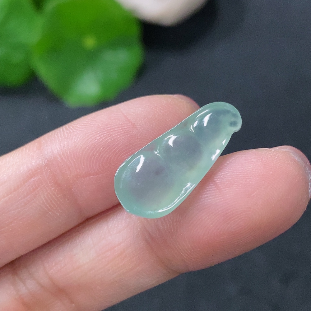 F35088648 Jadeite auspicious bean inlay piece with a total weight of approximately 1.42g