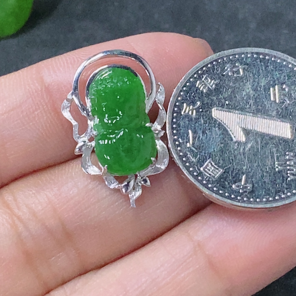 F34997939 Jadeite inlaid pendant 18k total weight approx. 1.38g