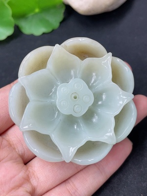 H46575287 和田玉莲花香插    货品总重约78.5g