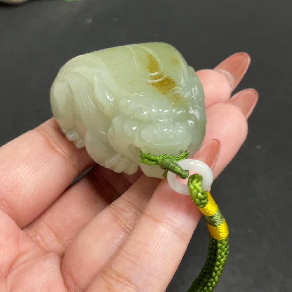 H34054813 Hetian Jade Seed Material Handheld Piece Auspicious Beast