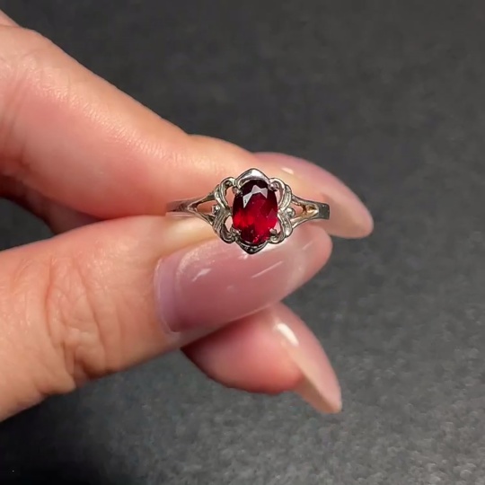 C34992487 Garnet Ring Non-Gold Total Weight Approx. 1.49g Size 14
