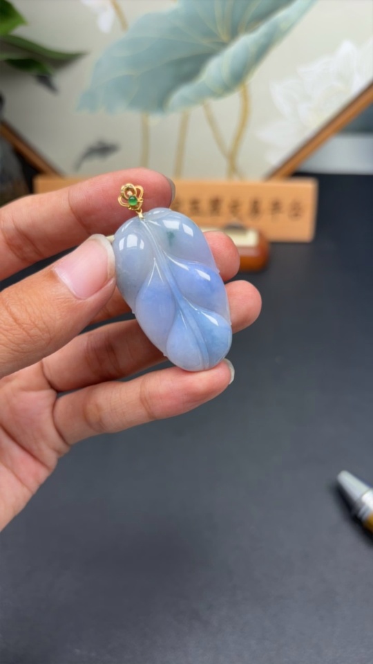 F34068528 Jadeite Leaf Pendant 18K Gold Total Weight Approx. 12g