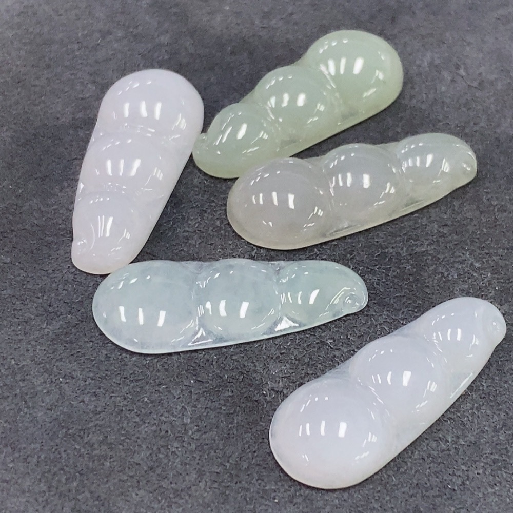 F34044051 Jadeite Pendants Sell as a Lot