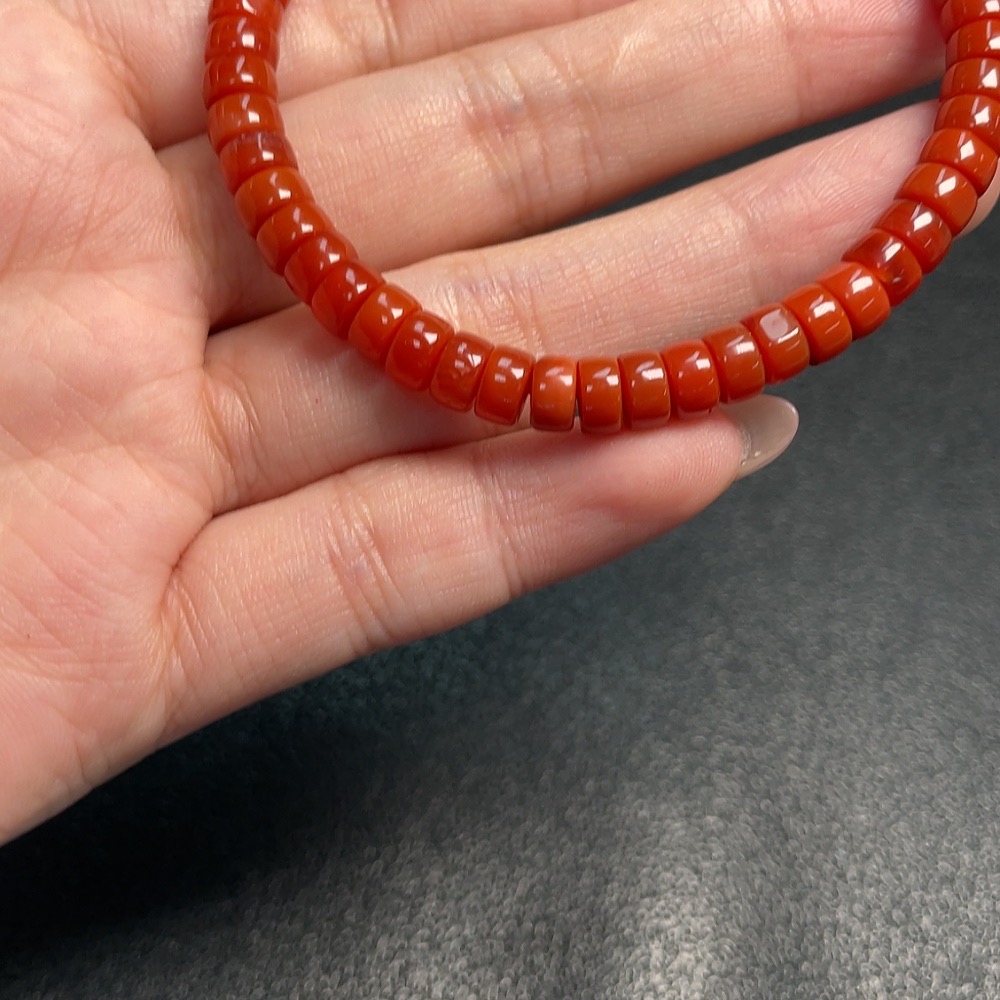C34952383 South Red Agate Bracelet with Visible Organic Matter, Total Weight Approx. 11.95g, Bead Size ~5.9mm