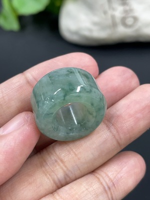 F42953275 翡翠挂件 货品总约重11.5g