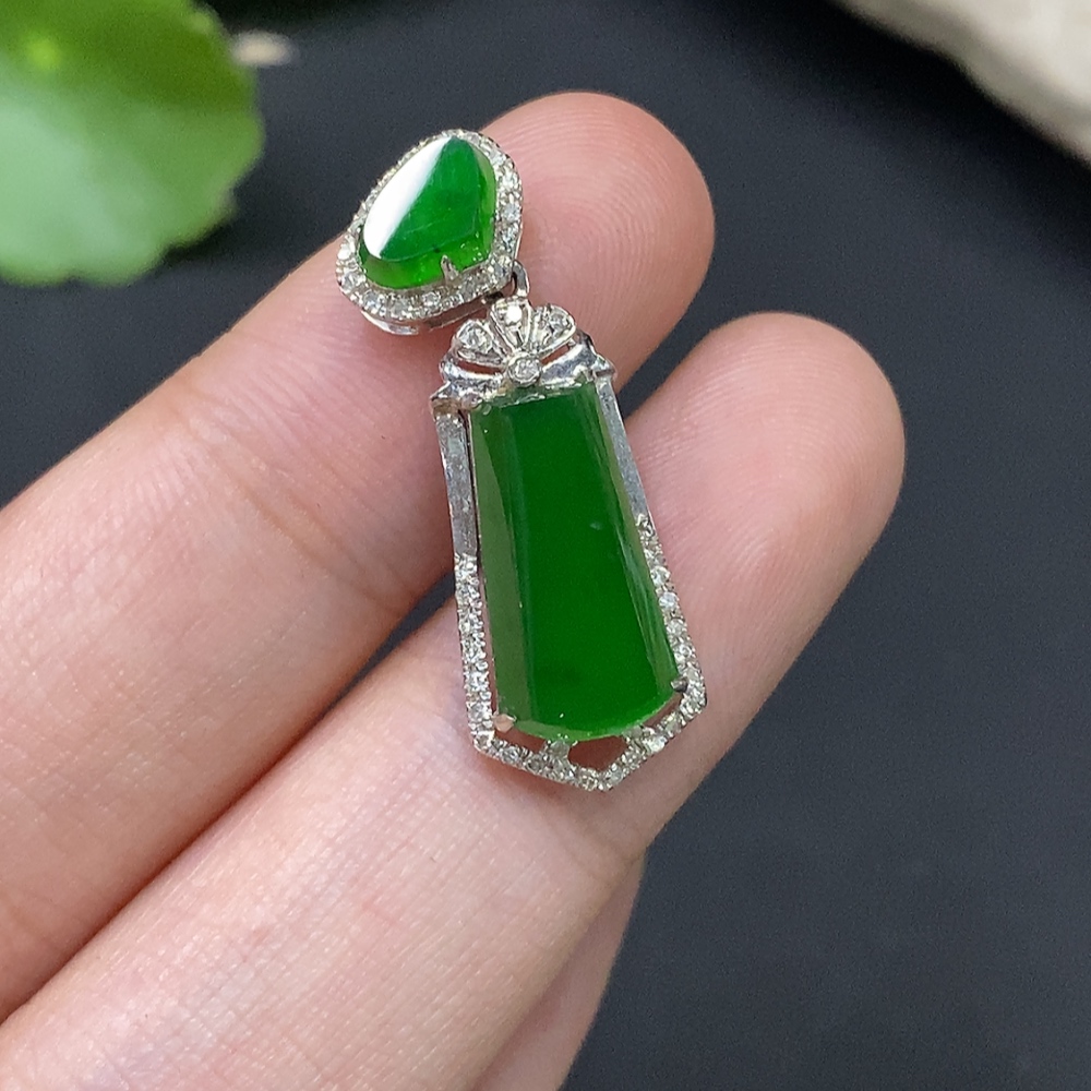 F27121691 Jadeite Plain Pendant Pendant with 18k Gold Mount, Total Weight Approx. 2.26g