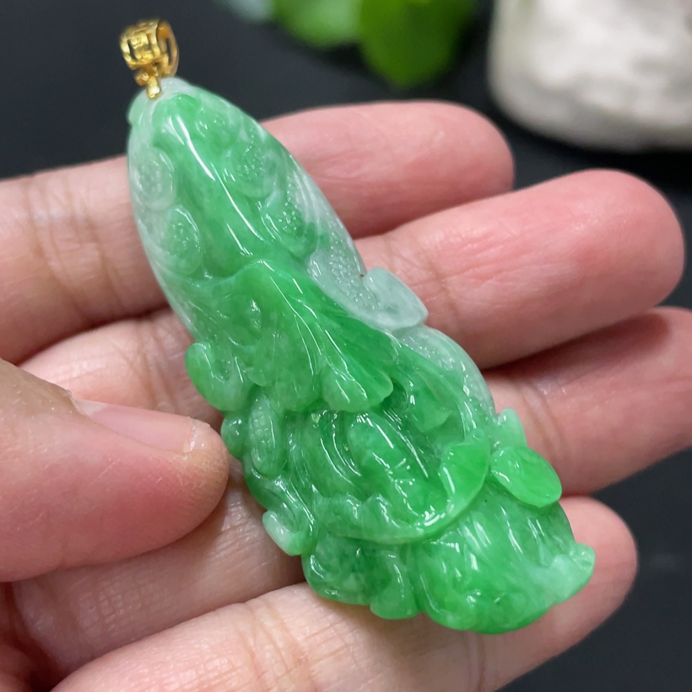 F32821188 Jadeite Cabbage Pendant with 18K Gold Clasp, Total Weight Approx. 21.7g