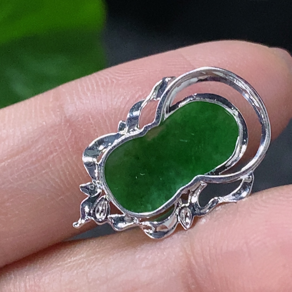 F34997939 Jadeite inlaid pendant 18k total weight approx. 1.38g