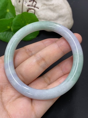 F46556276 翡翠圆条手镯 圈口56.3 货品总重约40.9克（含有色抛光粉）