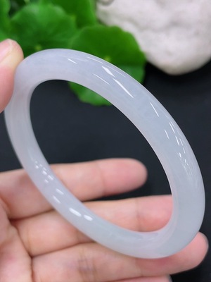 F41934045 翡翠圆条手镯 圈口53.5mm 货品总约重29.48g