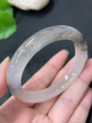 H42067534 非洲翠（独龙玉） 正圈手镯    圈口52.9      货品总重约33.3g