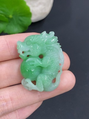 F42955960 翡翠麒麟挂件 货品总重量约16.6克
