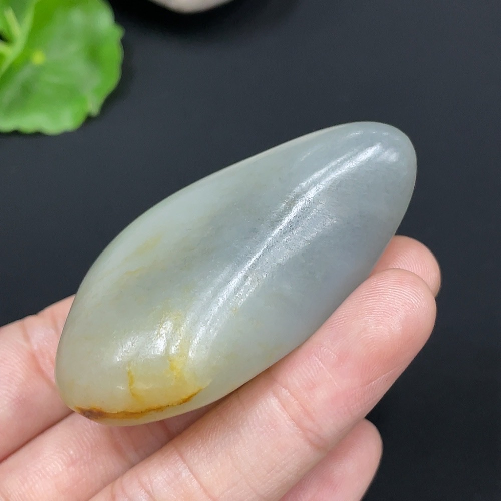 H27106745 Hetian Jade, undetermined origin of skin color, containing other mineral components, total weight approximately 49g