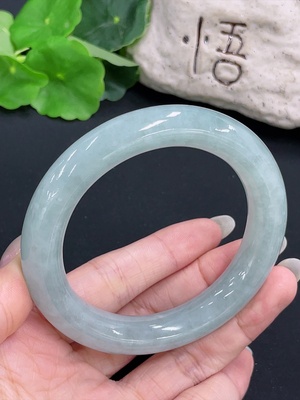 F42970773 翡翠圆条手镯 货品总重约80.96g  圈口57.8