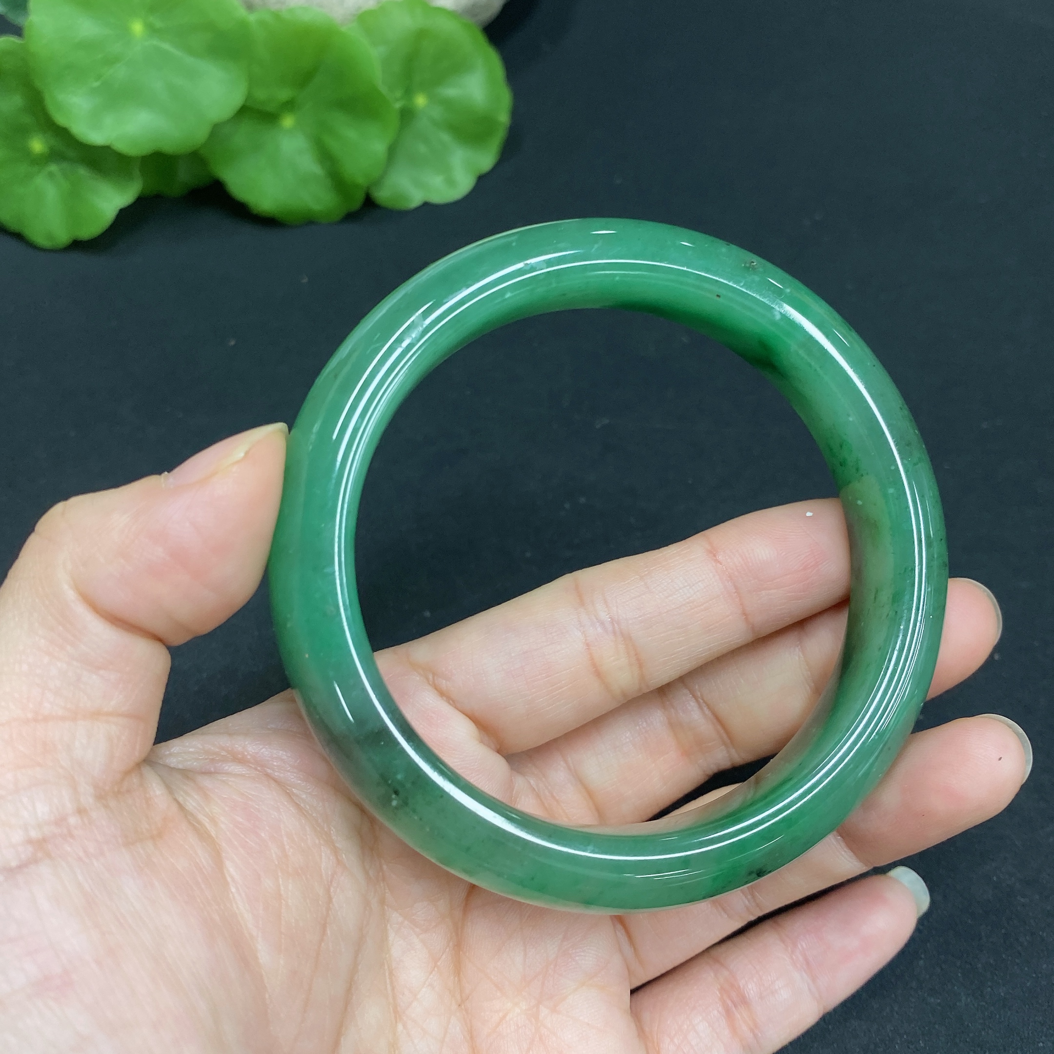 H34015821 African Emerald (Dulong Jade) Round Bracelet