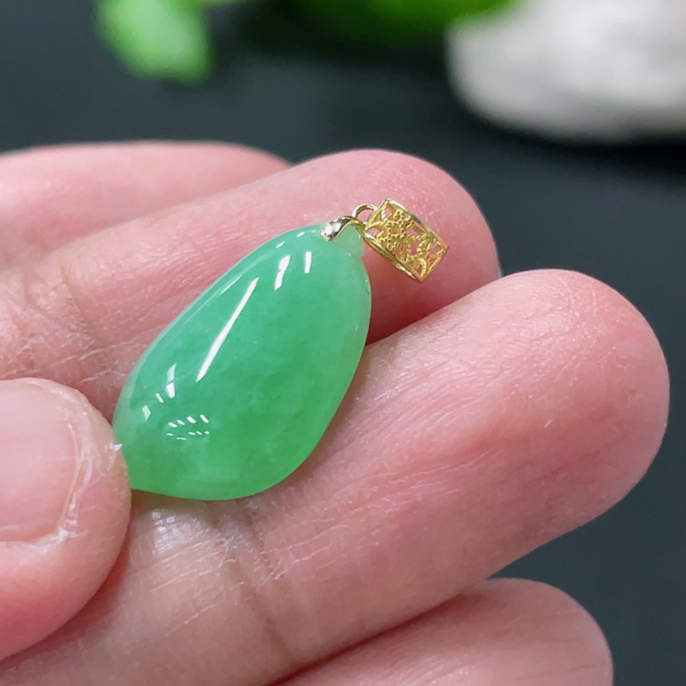 F33935235 Jadeite Peach Pendant with 18K Gold Clasp, Total Weight Approx. 1.68g