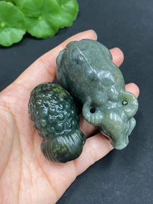 H30546008 Hetian Jade Handheld Piece - Ox - Sheep - Total Weight Approx. 177.3g