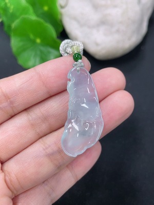 F46566597 翡翠挂件 货品总约重 含绳5.16g