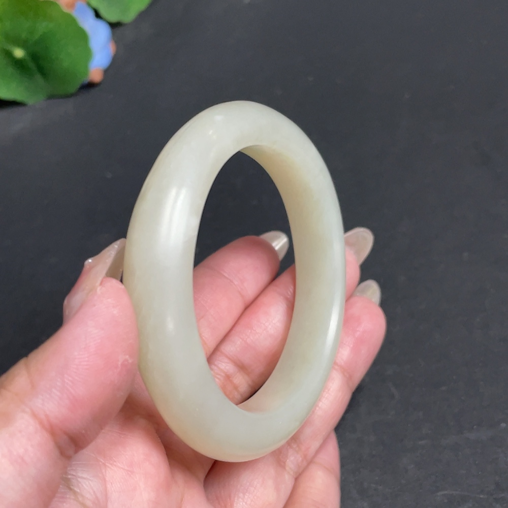 H30487637 Hetian Jade Round Bracelet (Inner Diameter 55.3mm, Total Weight Approx. 57.3g)
