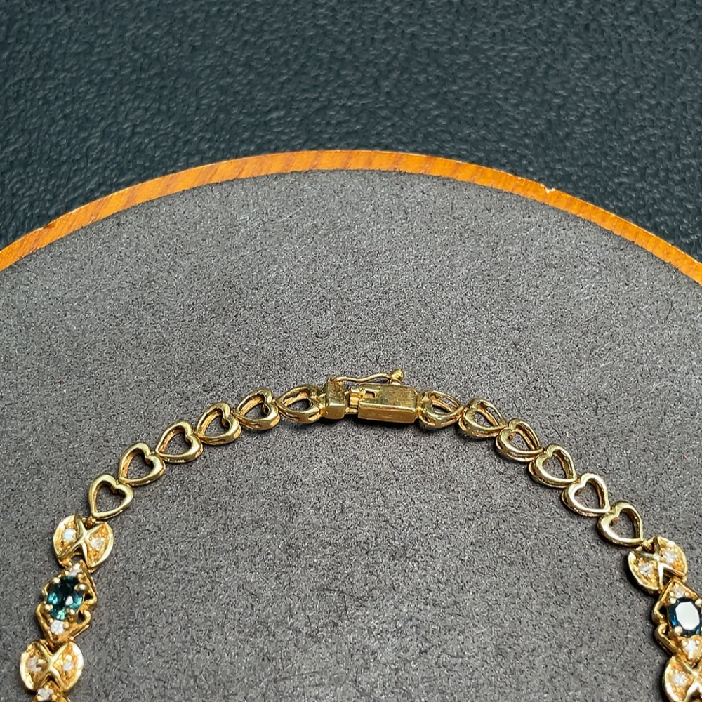 C33922202 Sapphire bracelet, color origin undetermined, accented with diamonds, no imprint, surface gold content approximately 75%, total item weight about 10.19 grams