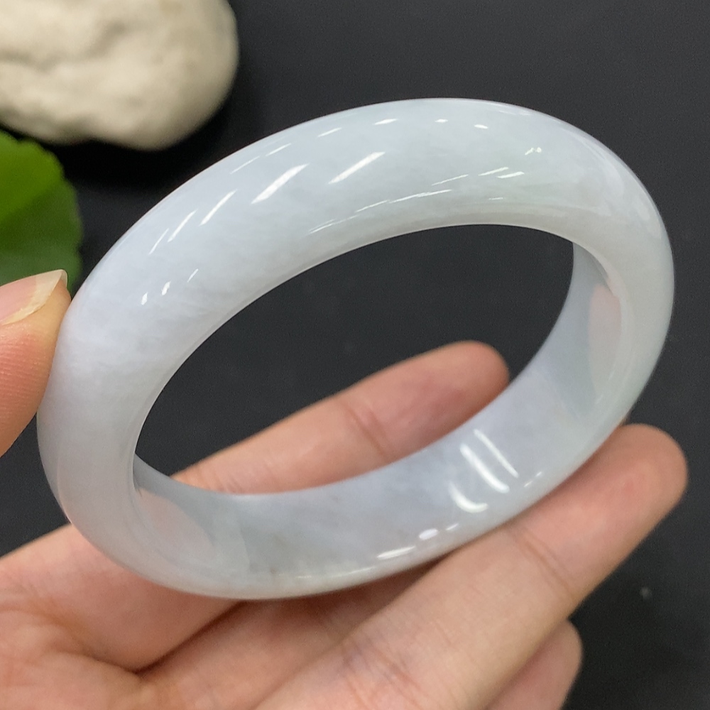 F29357509 Jadeite Round Bangle (Total Weight: Approx. 57.77g, Inner Diameter: 54)