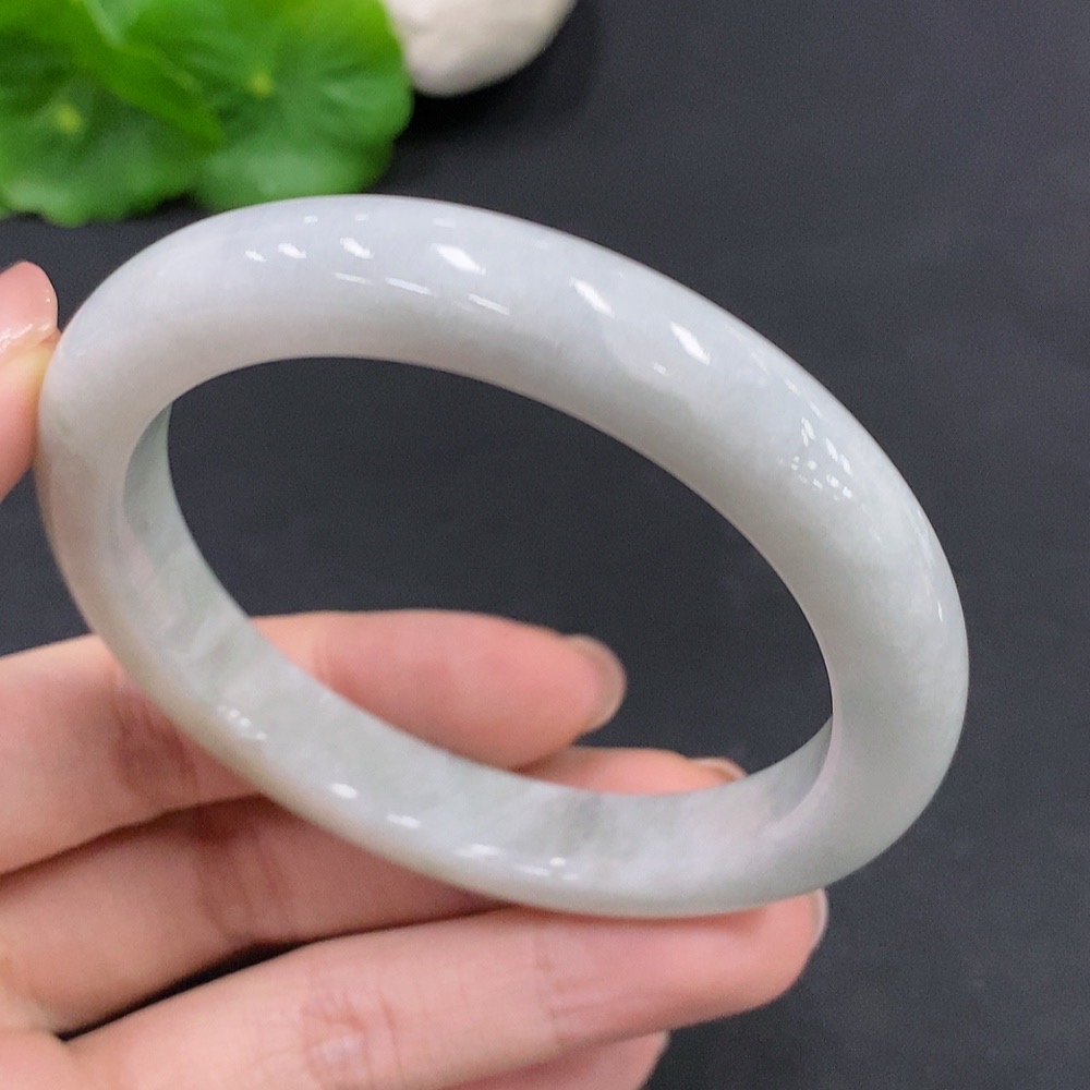 F28190016 Jadeite Natural Circle Bangle