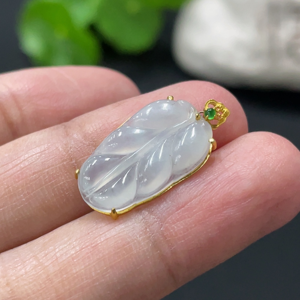 F33909665 Jadeite Leaf Inlaid Pendant 18K Gold Setting Total Weight Approx. 1.29g