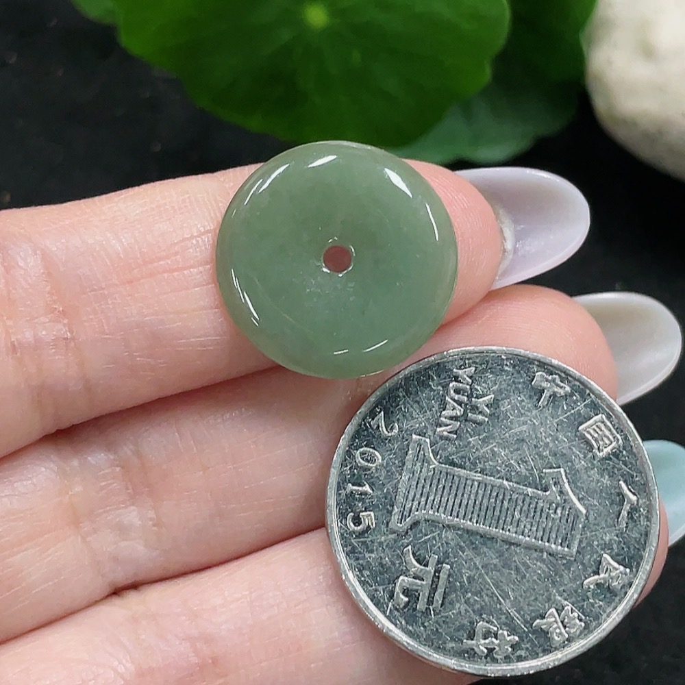 F33873457 Jadeite Peace Knot Pendant Total Weight Approx. 1.9g