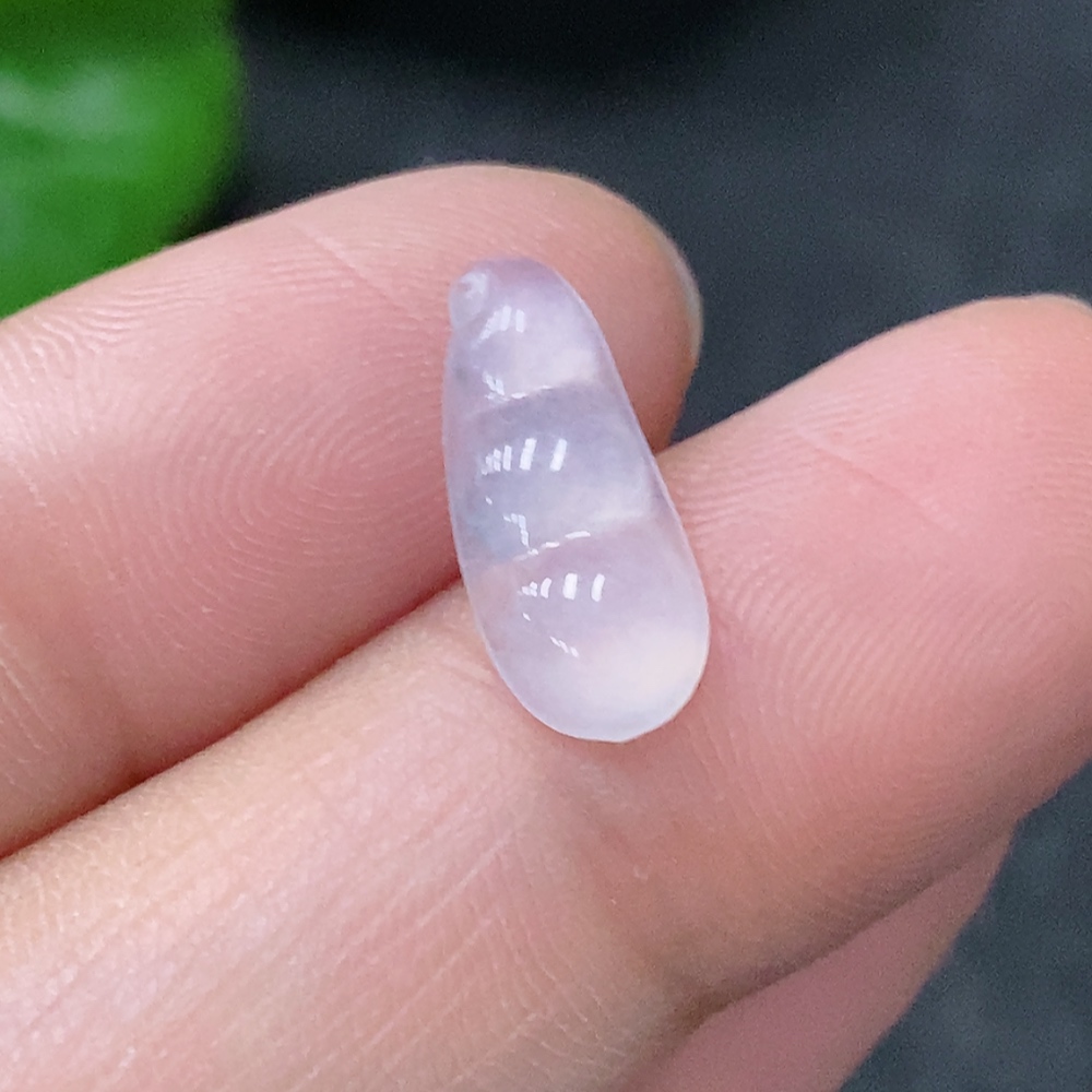 F33942383 Jadeite inlaid lucky bean, total weight about 0.4g