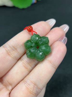 H46521425 和田玉碧玉挂件 仿古件 货品总重约【含绳】8g