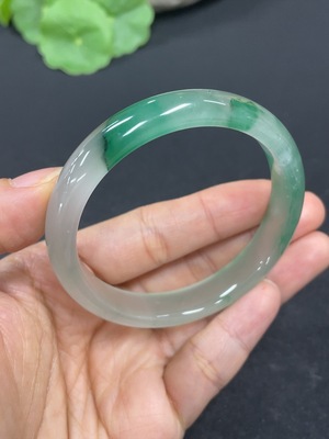 H42954296 非洲翠（独龙玉）正圈手镯 圈口52.5  货品总重约27.9g