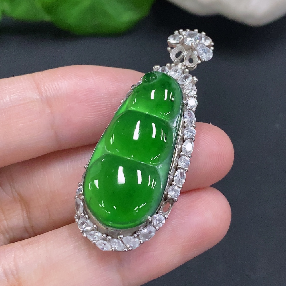 F34022868 Jadeite Auspicious Bean Inlaid Pendant Non-Gold Inlaid Total Weight About 7.4g