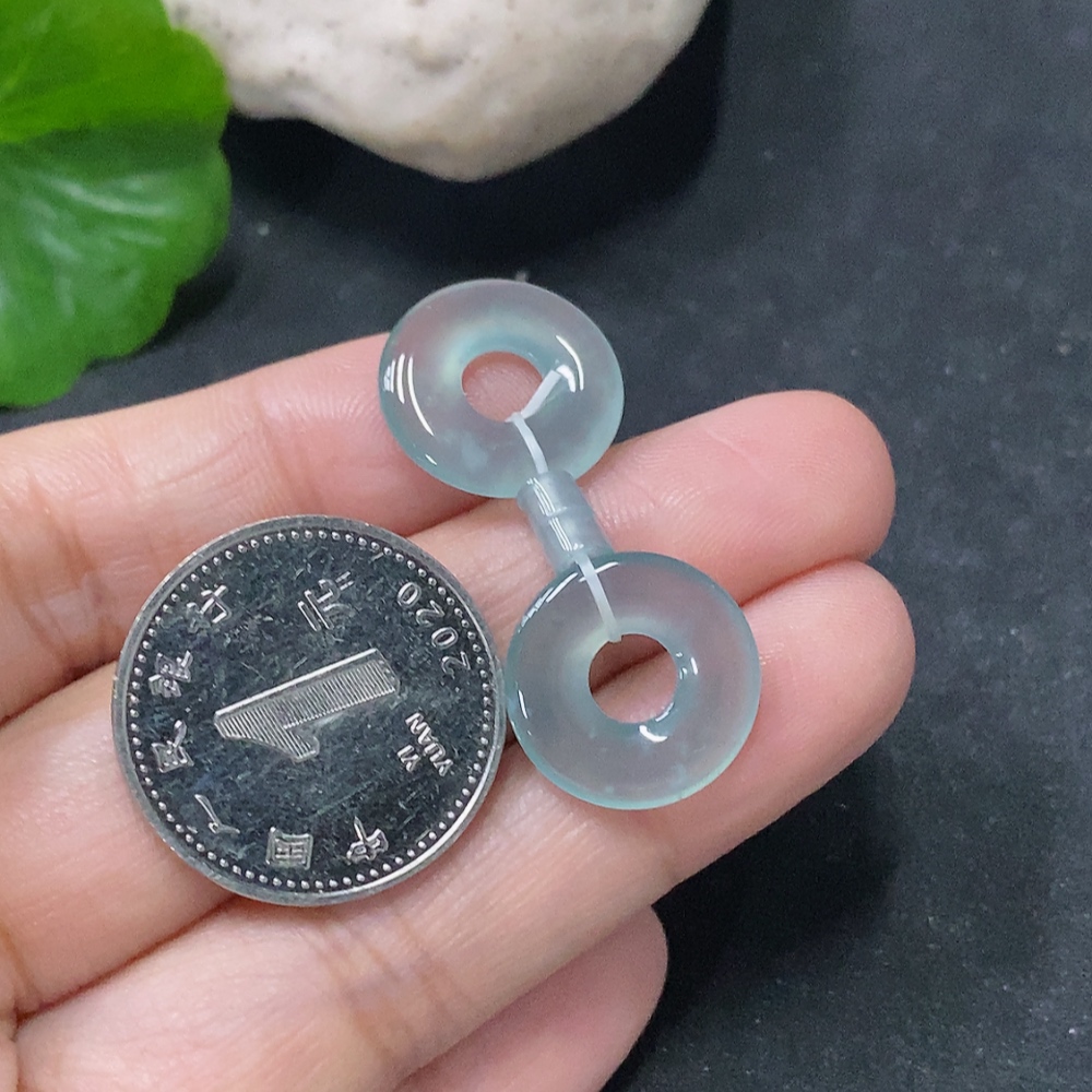 F33888009 Jadeite donut pendant