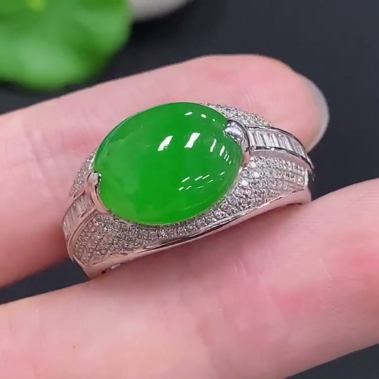 F29419381 Jadeite Cabochon Ring 18k Gold Total Weight Approx. 6.8g Size 22 with Diamond Accents