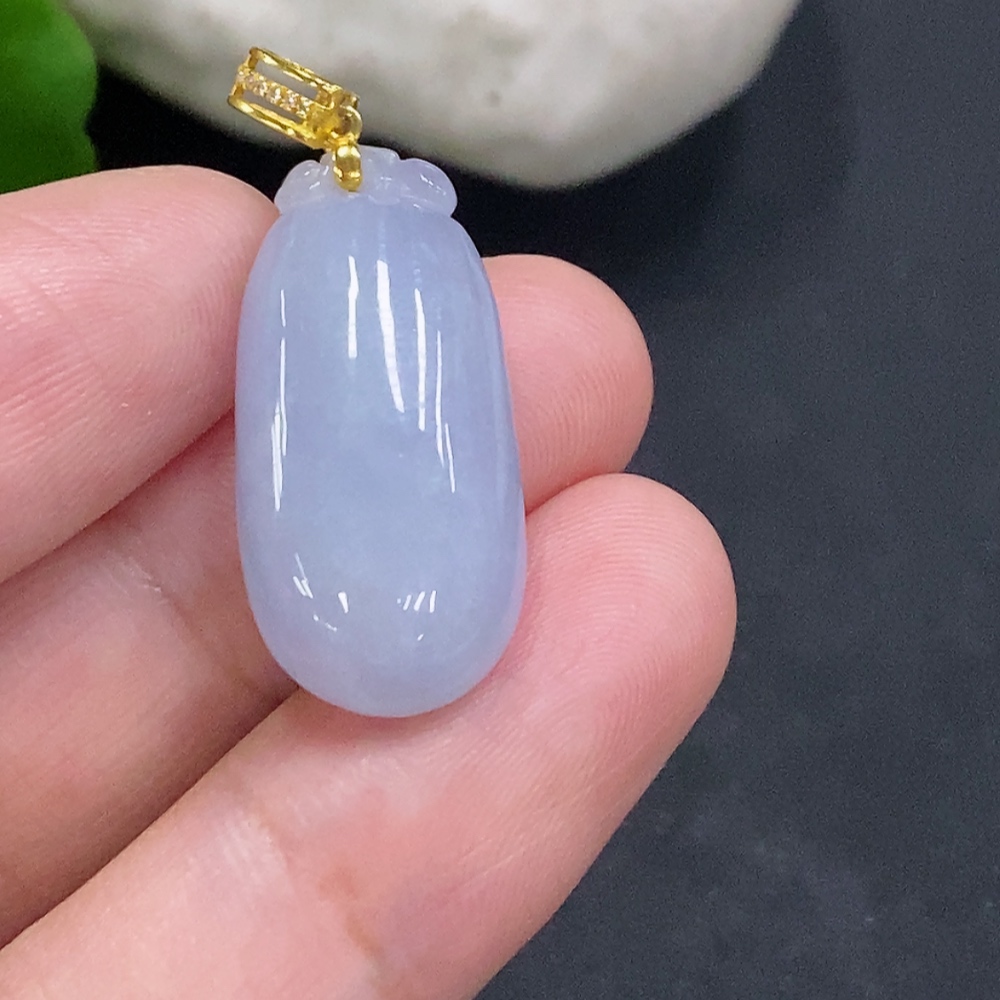 F34022270 Jadeite Blessing Melon Pendant with 18K Gold Clasp, Total Weight Approximately 4.7g