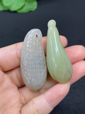 H46560035 和田玉挂件   玉米  玉兰花   货品总重约27.1g